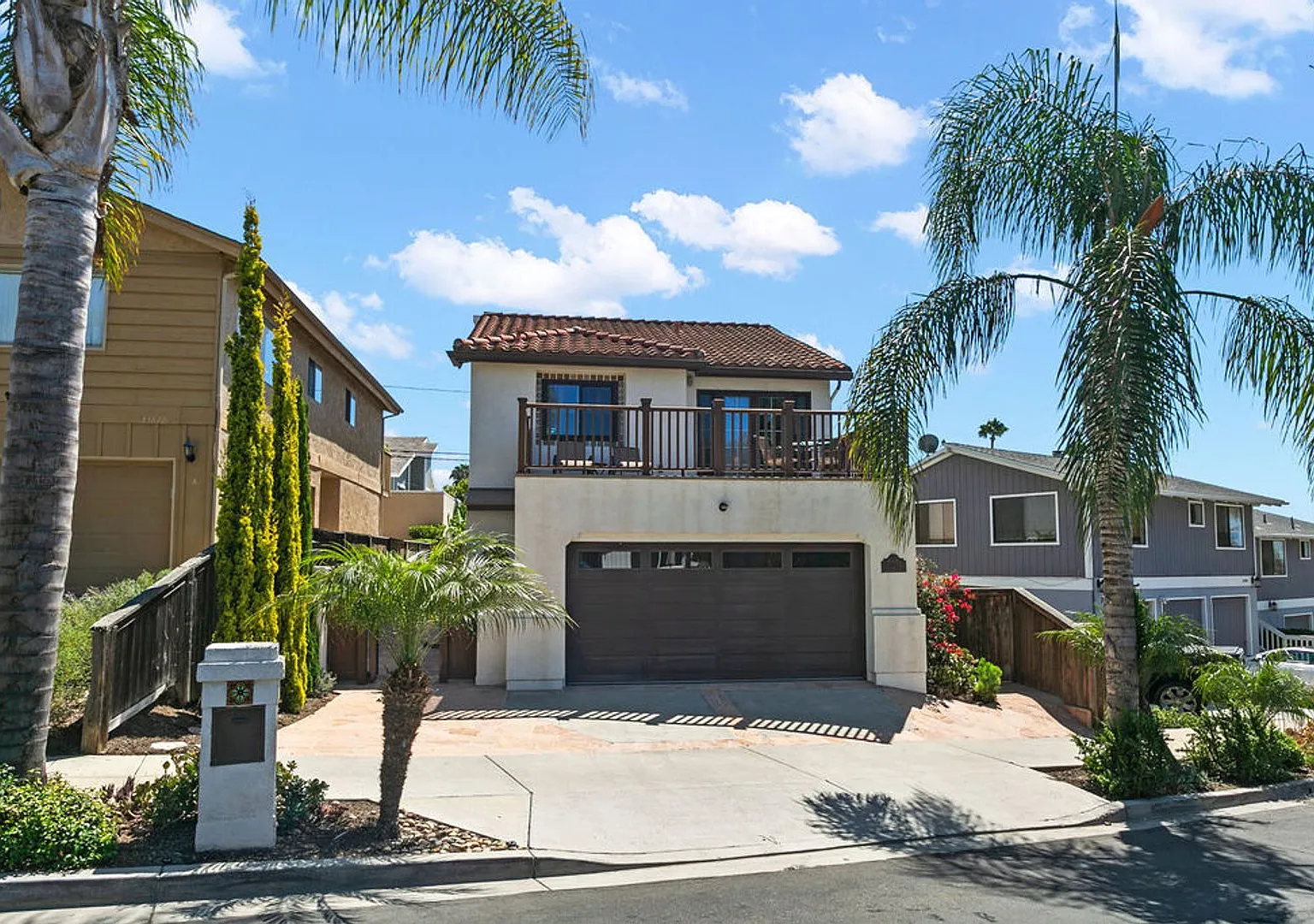 Exquisite beach home with Ocean and Harbor activities abound! — Photo 2