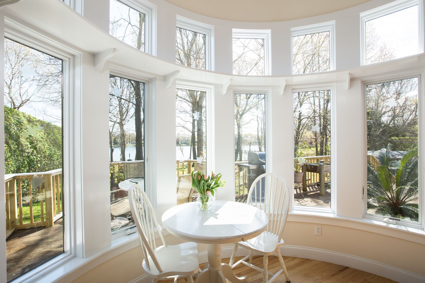  Breakfast area overlooking yard and waterfront