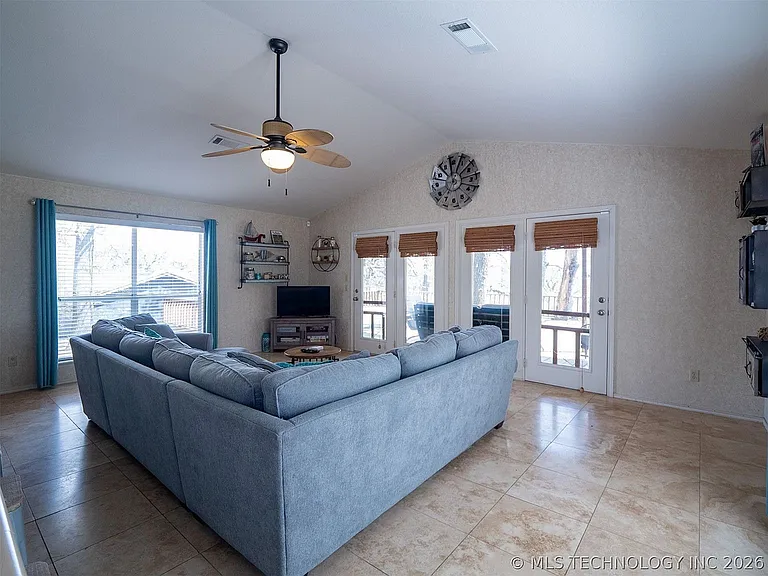 3684 Comanche Dr — Photo 3