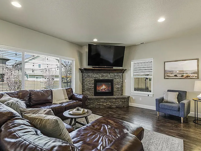 3136 NE Flagstone Ave — Photo 5