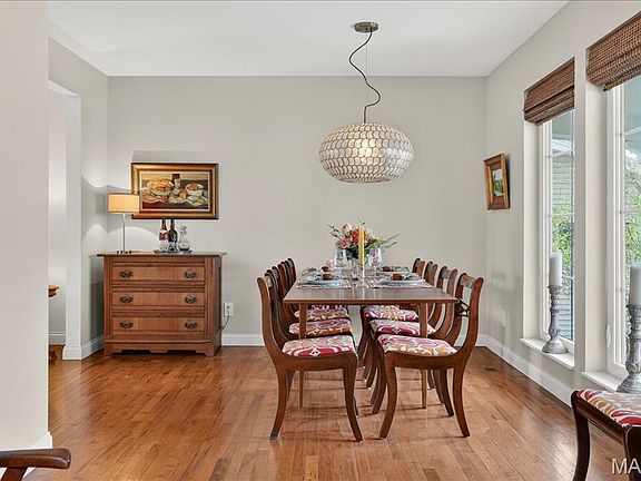 4th image of 828 Carman Woods Dr