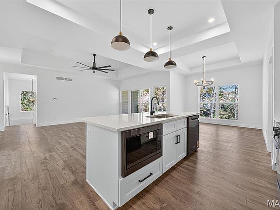 5th image of 10951 Village Dr W