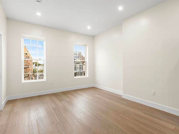4th image of 679 Bergen Ave APT 3