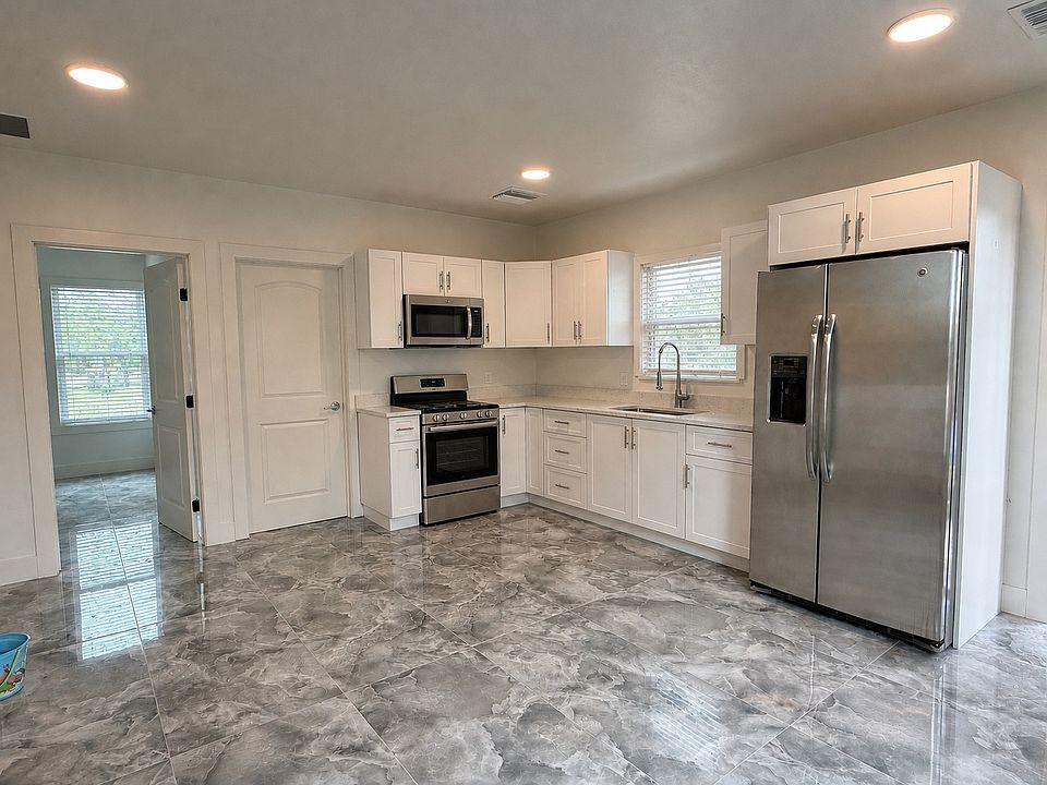 1st image of 2502 58th Ave NE #B