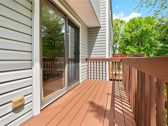 5th image of 226 Carters Grove Dr