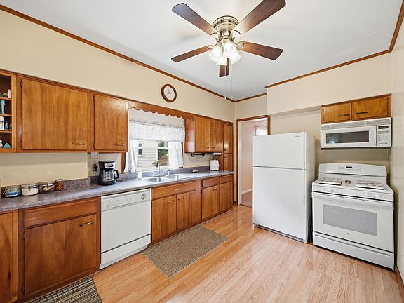 4th image of 109 Wells St