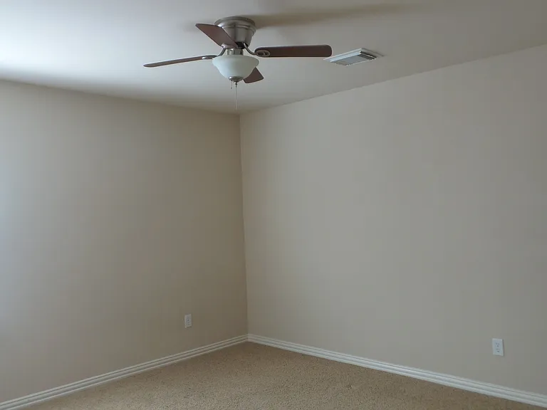7105 Sugarplum Dr — Photo 16