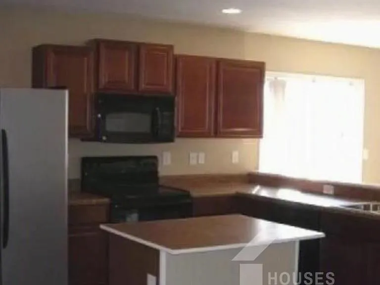 517 A Fairview Rd — Photo 3