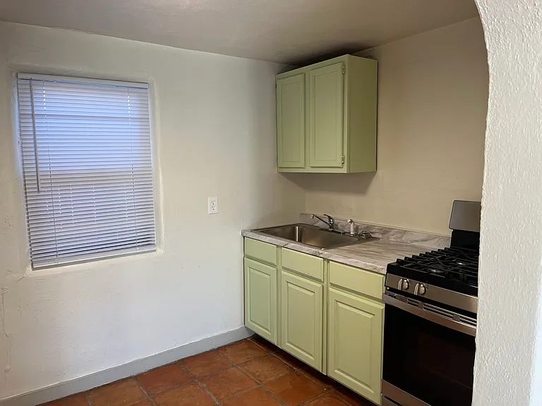 Updated 2 Bed 1 Bath Nob Hill Apartment Just 2 Blocks to UNM — Photo 23