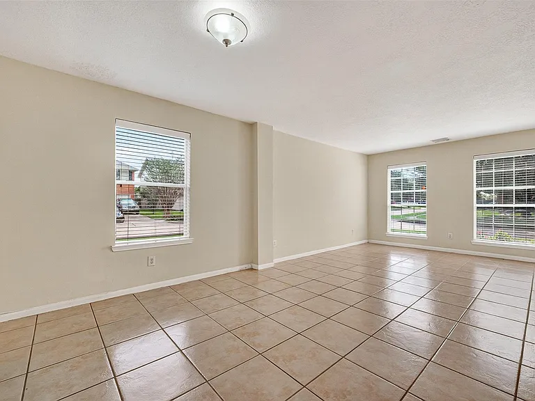 16102 Flatridge Ct — Photo 9