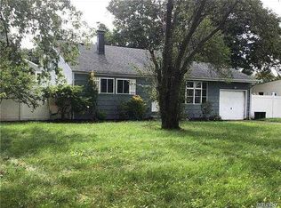 2202 Wave Ave, Medford, NY 11763