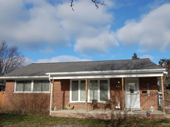 886 N Esplanade St, Mount Clemens, MI 48043