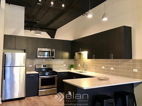 4th image of 2036 S Michigan Ave APT 511A