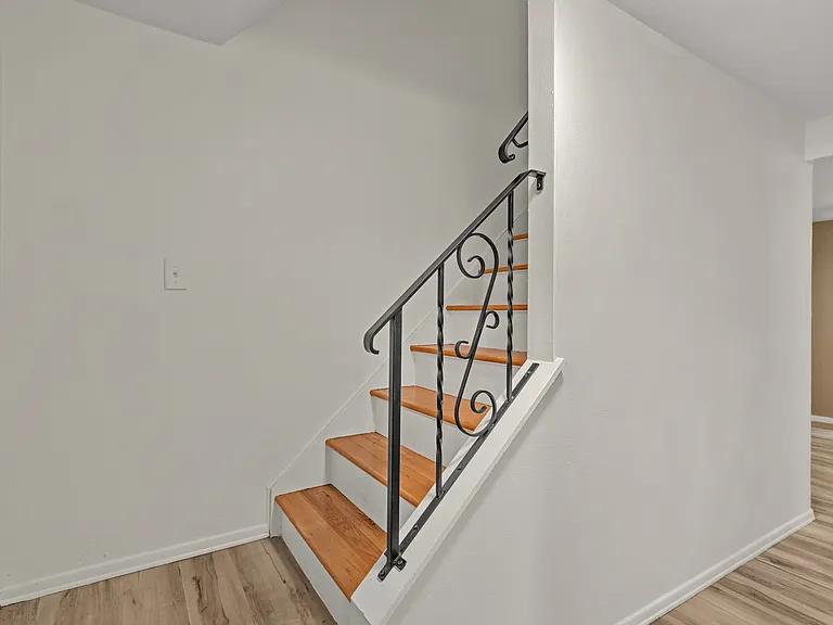 1562 Hedwig Dr — Photo 16