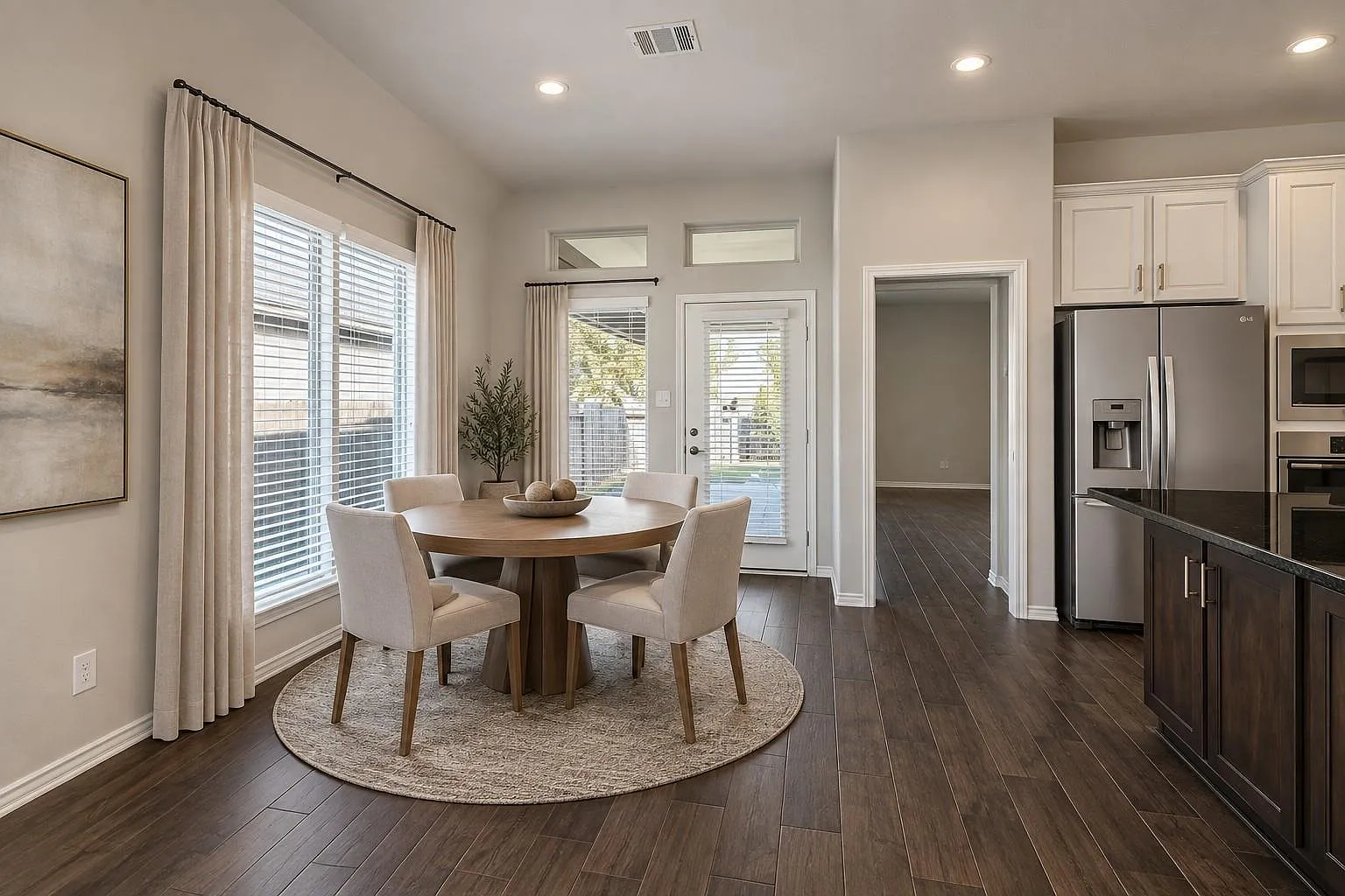 3 bed, 2.0 bath, 1776 sqft, $2,500 — Photo 4