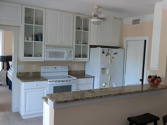 3rd image of 127 Shady Brook Cir Unit 200
