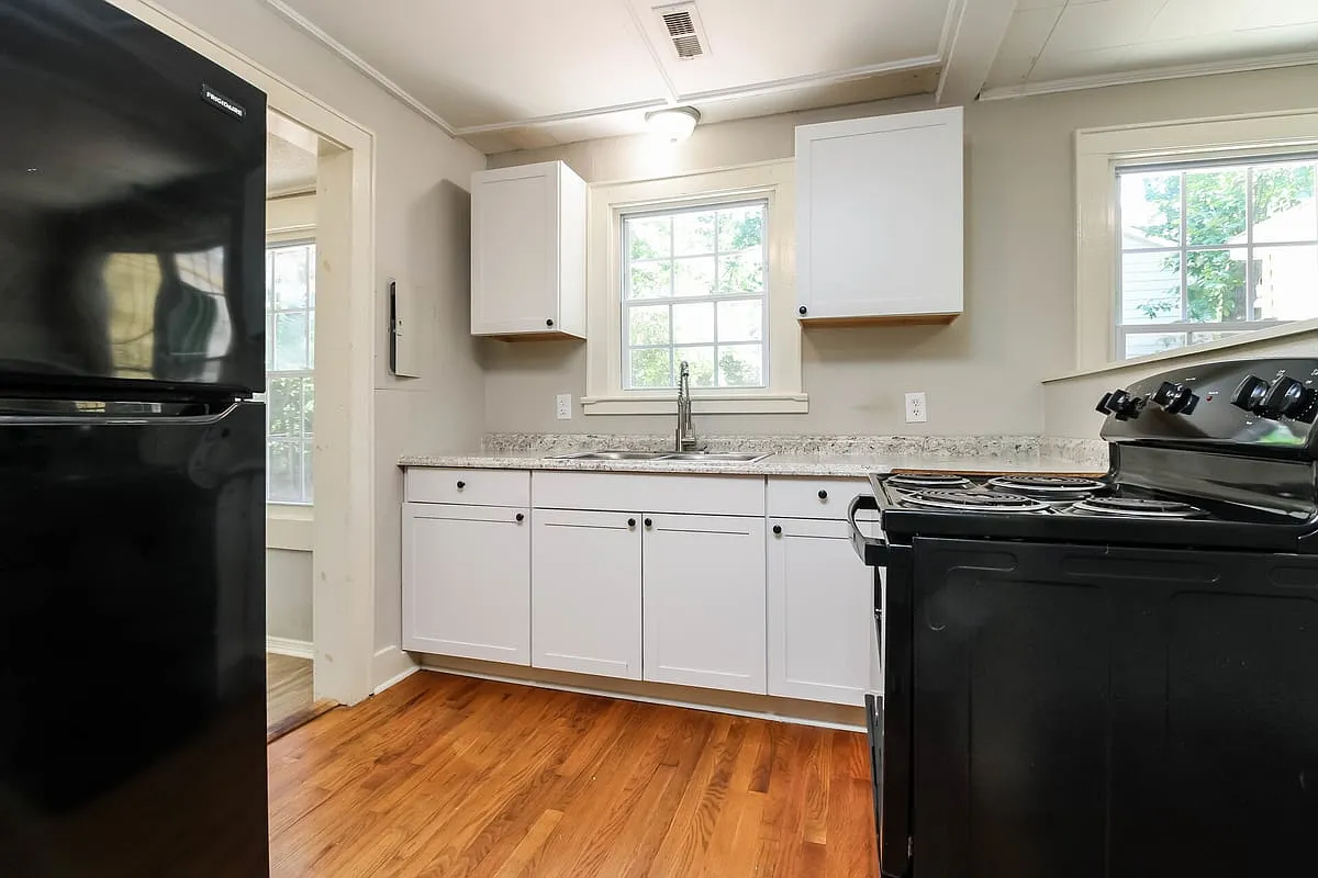 1 Hillcrest Ave — Photo 2