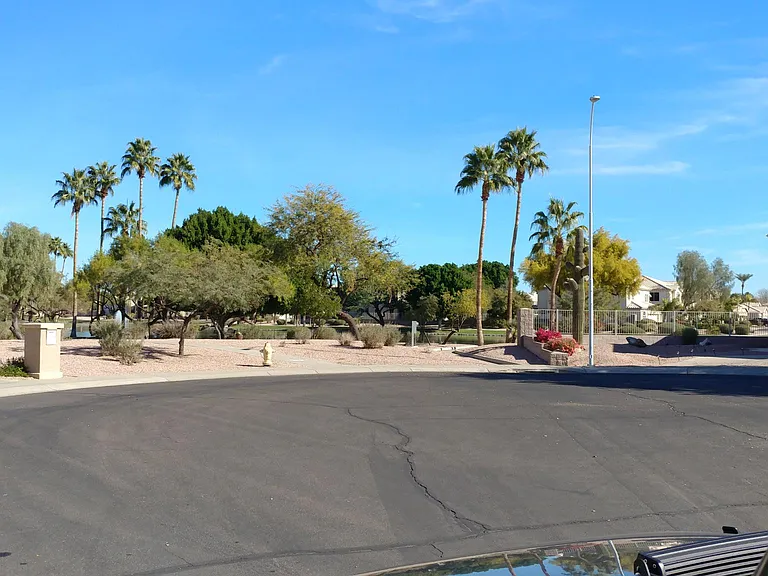 1886 E Oasis Dr — Photo 2
