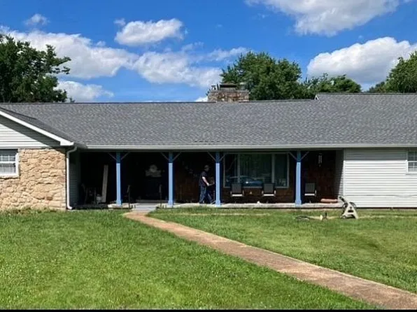 1429 W 10th St, Metropolis, IL 62960