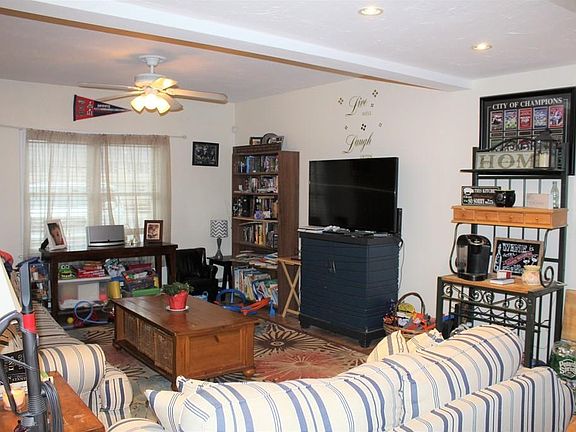 3rd image of 70 Essex St