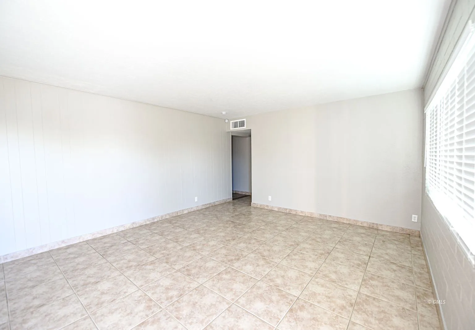 4 bed, 2.0 bath, 2089 sqft, $2,400 — Photo 3