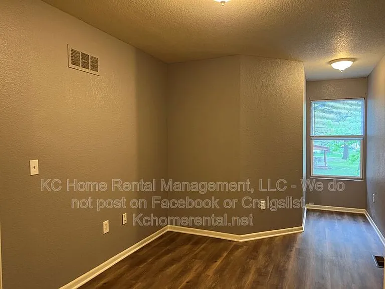 1003 S Hocker Ave — Photo 14