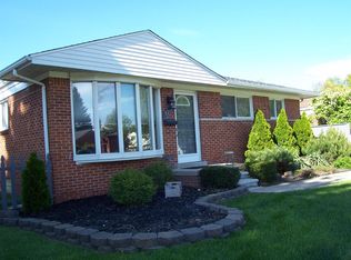 32544 Dover St, Garden City, MI 48135