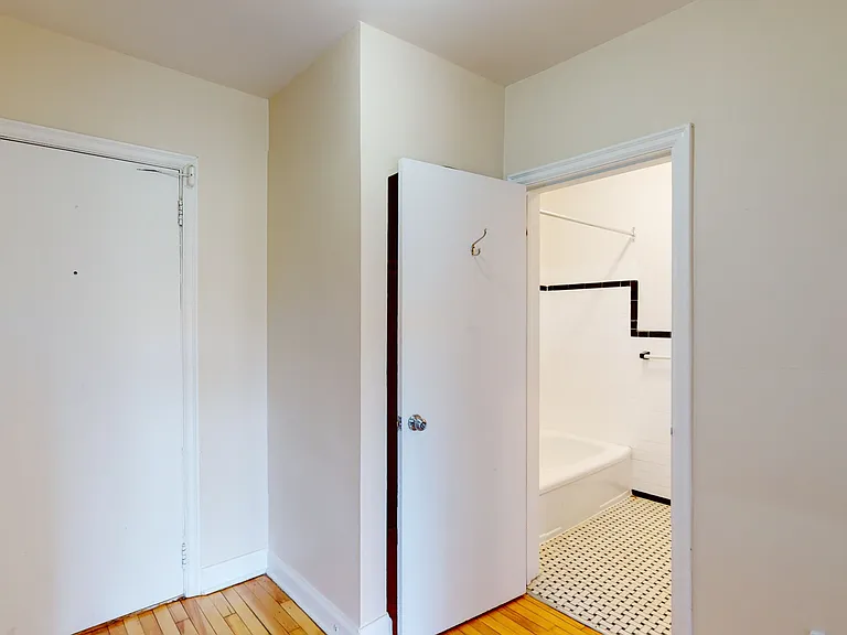 385 Besserer St — Photo 26
