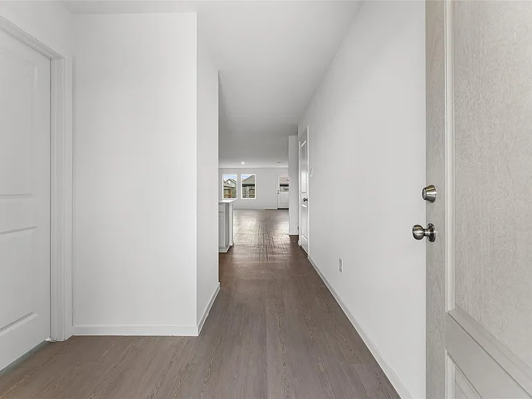 6406 Breakaway Grove Dr — Photo 2