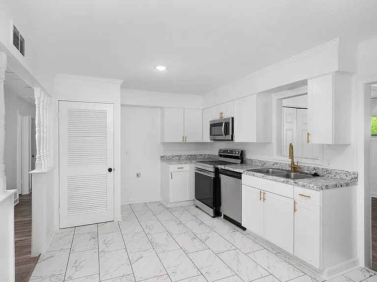 8228 Brooksville Cv — Photo 5