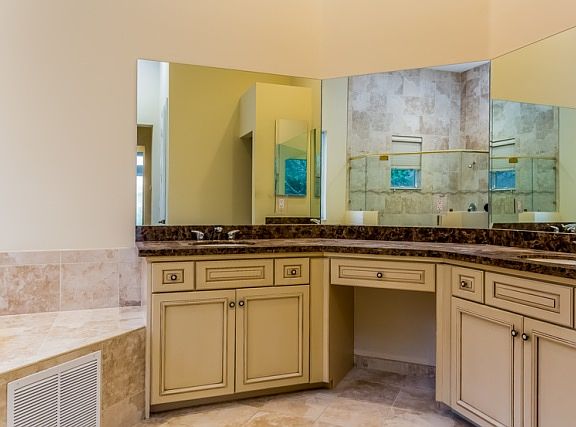 5th image of 7889 NW 112th Way
