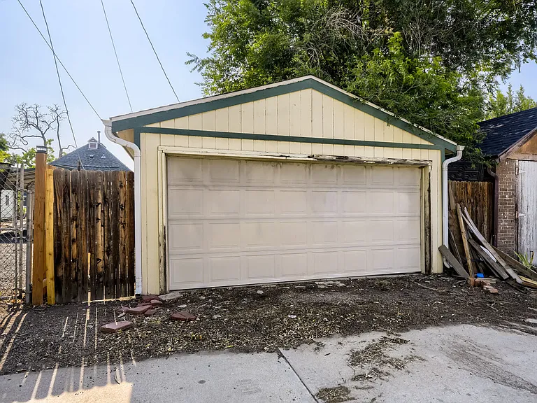4664 Lincoln St — Photo 9