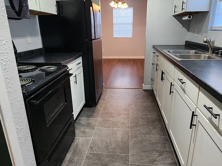 1010 N Apperson Way — Photo 5