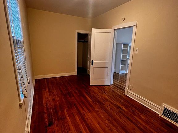 3rd image of 3615 N Leavitt St #2