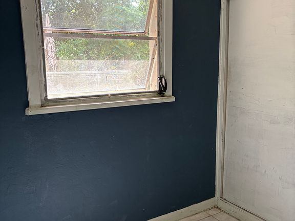 3rd image of 1411 NW 55th Ter
