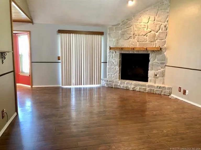 5444 Woodland Rd — Photo 2