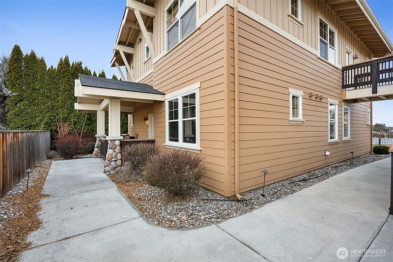 4th image of 4395 Westshore Drive #102