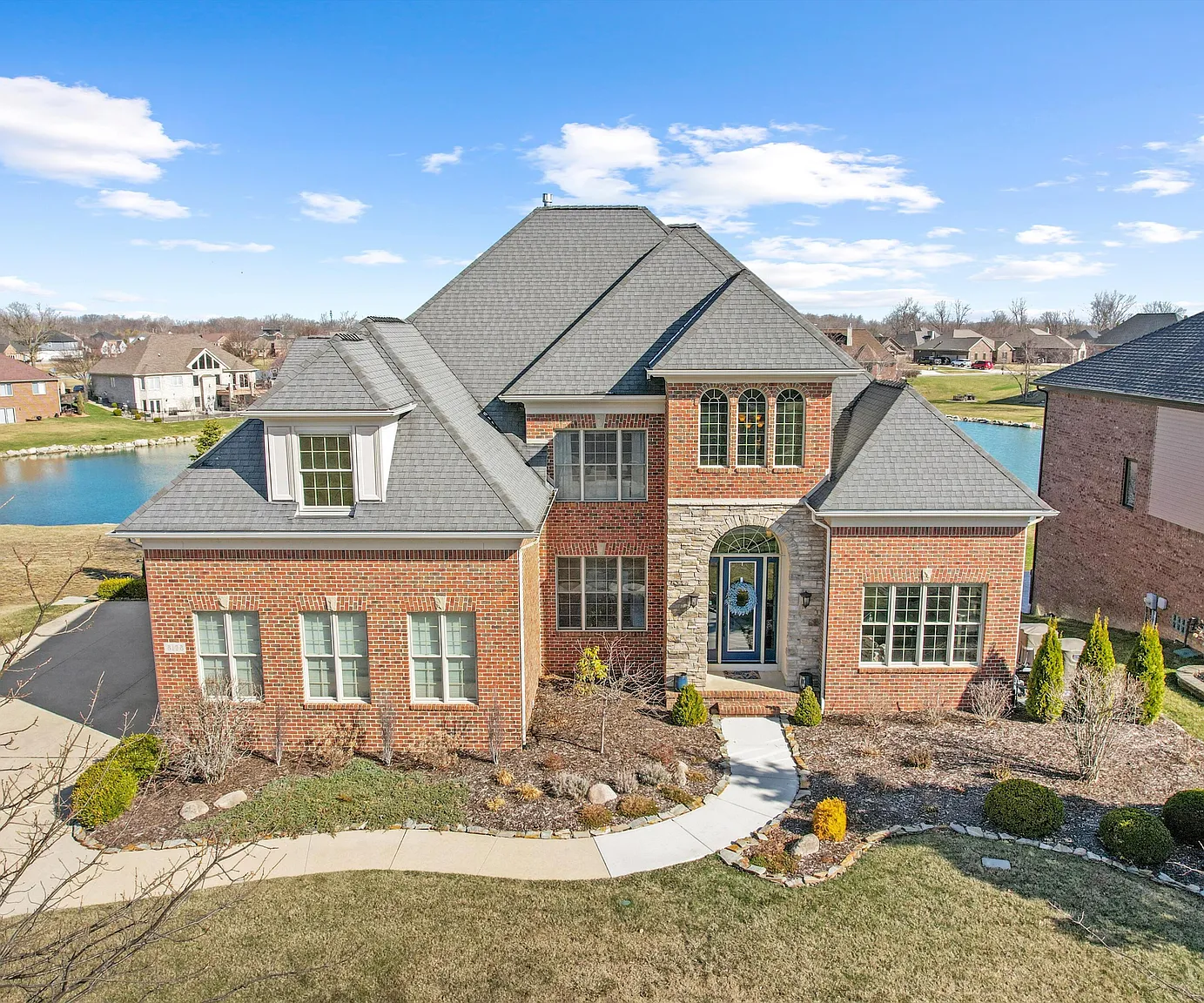 8178 Hunters Ridge Dr photo 1