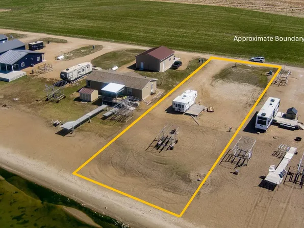 21425 Sunset Trl, Lake Preston, SD 57249