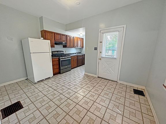 4th image of 1018-1020 Baldwin St #1018