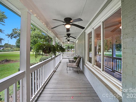 4th image of 101 Cottonwood Dr