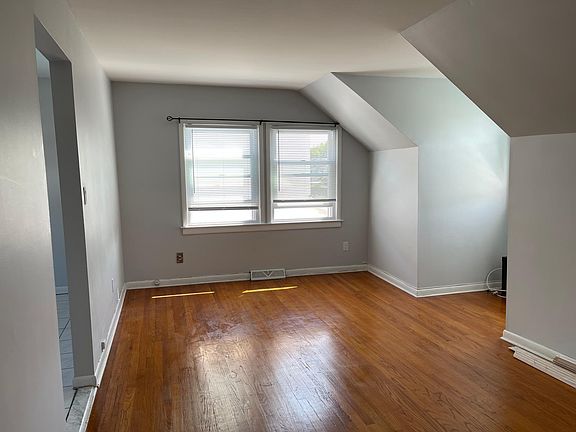 2nd image of 511 Villa Ave