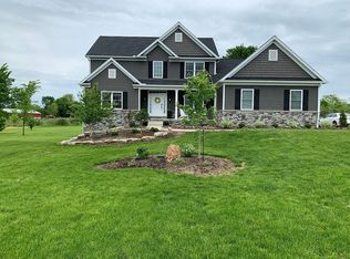 9790 Horseshoe Dr, Chagrin Falls, OH 44023