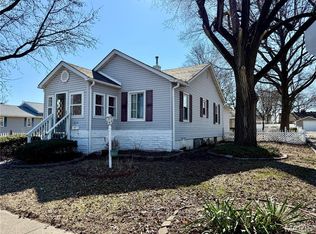 239 W Thomas St, Roxana, IL 62084