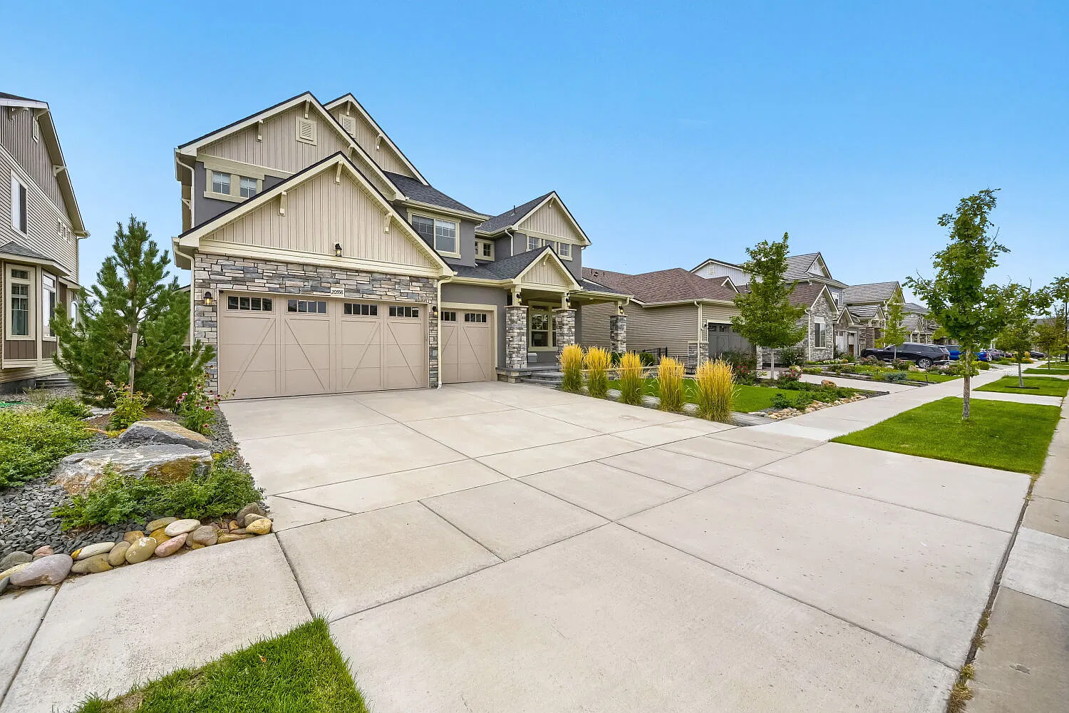5 bed, 4540 sqft, $4,400 — Photo 1