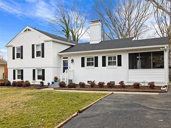 3rd image of 1706 Broadmoor Dr