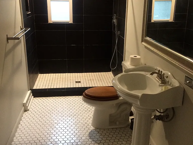 810 S Washington St — Photo 7