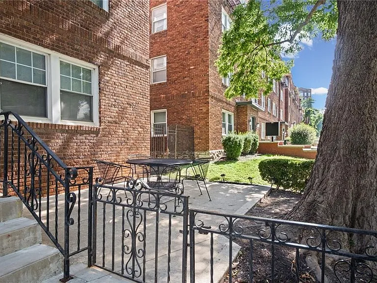 212 Emanuel Cleaver Blvd #2W — Photo 2