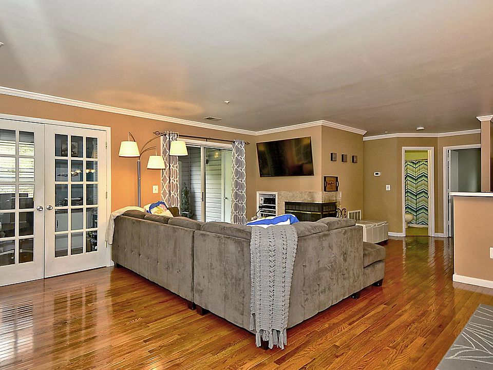 1st image of 10 Greystone Ct #G