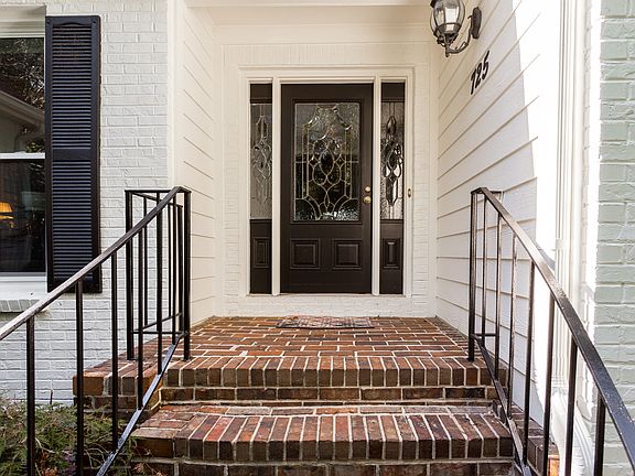 3rd image of 725 Melanie Ct